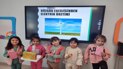 Biltekli Minikler Yenilenebilir Enerji Kaynaklarını Öğreniyor